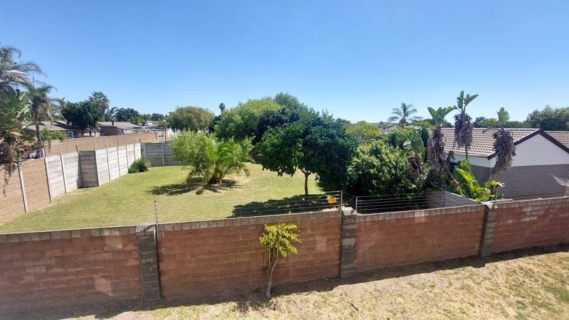 2 Bedroom Property for Sale in Oakglen Western Cape
